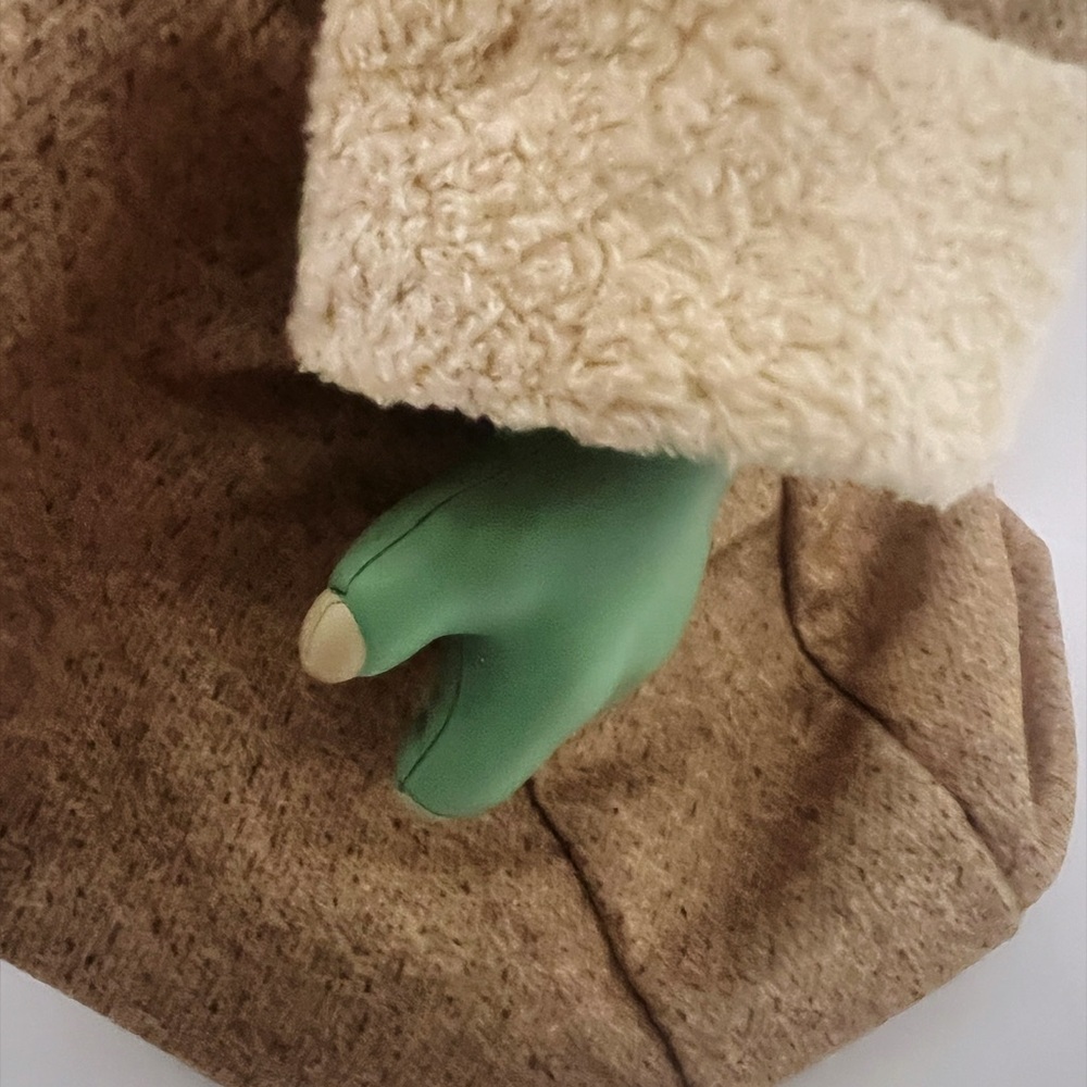 Hasbro Galactic Snackin' Grogu Animatronic Action Figure - Picture 3 of 10